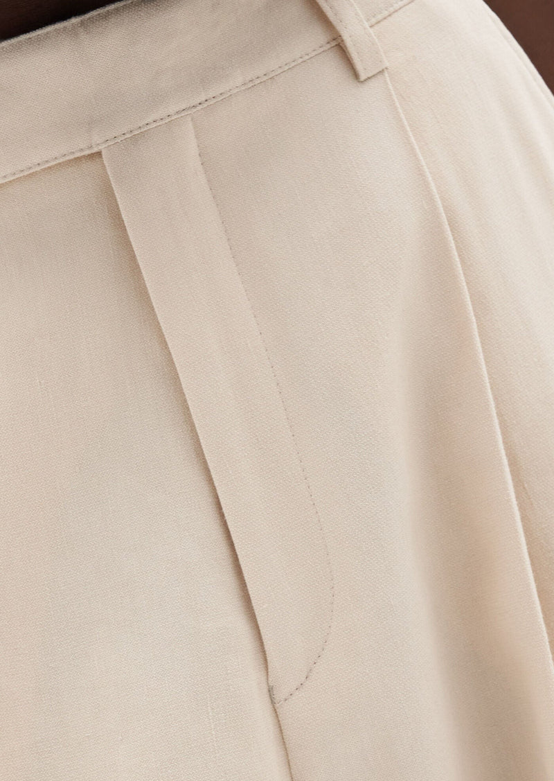 LEINENHOSE JULIE